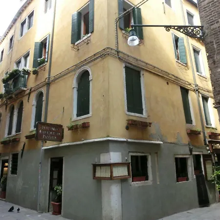 Classic Three Minutes From St Marc's Square Apartment Venice